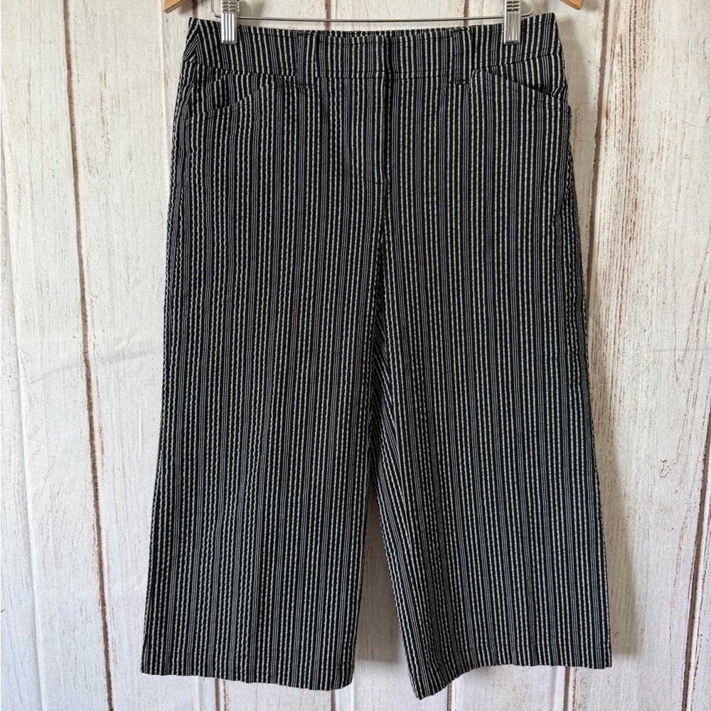 Jones New York Sport Black and White Striped Cropped
Wide Leg Stretch Pants Sz 6